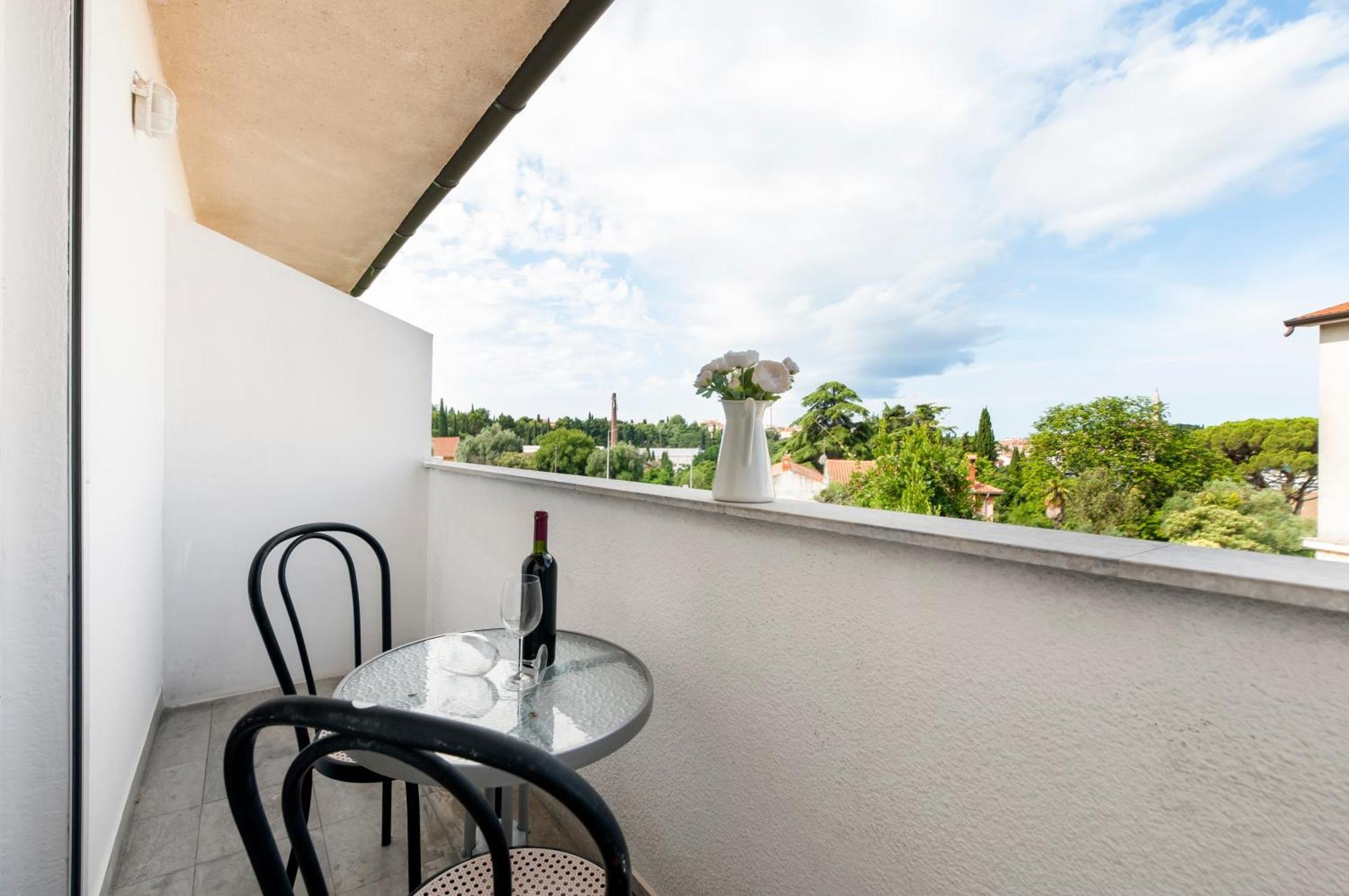 Luna Tsuki Two Aparthotel Rovinj Ngoại thất bức ảnh